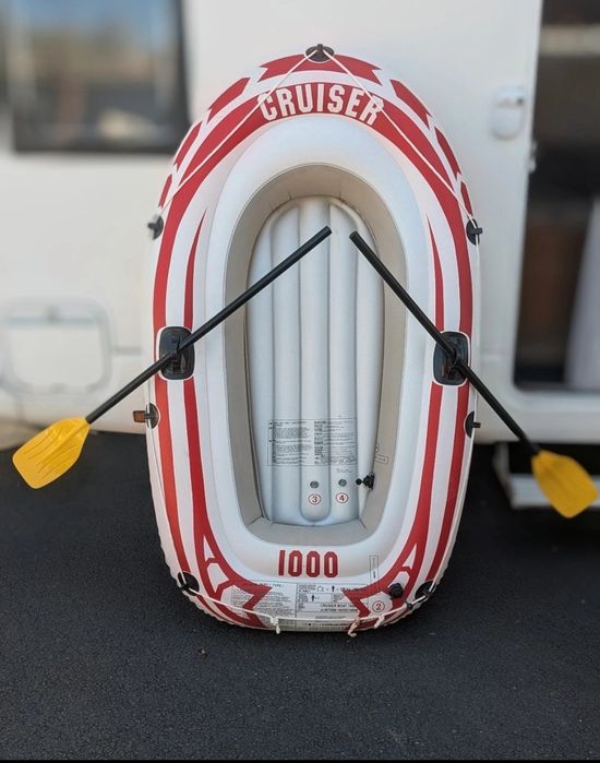 Barco insuflavel com remos