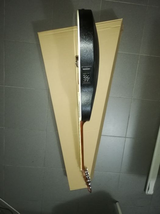 Guitarra tipo ovation