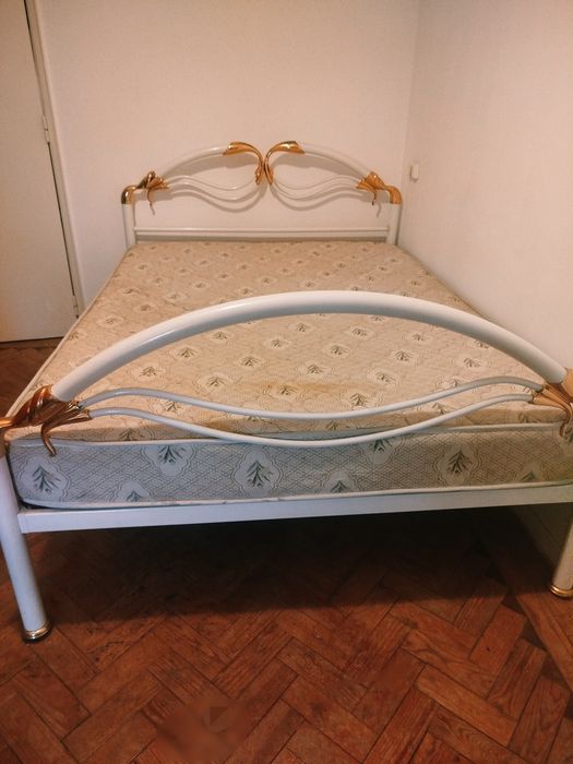Cama de casal com colchão