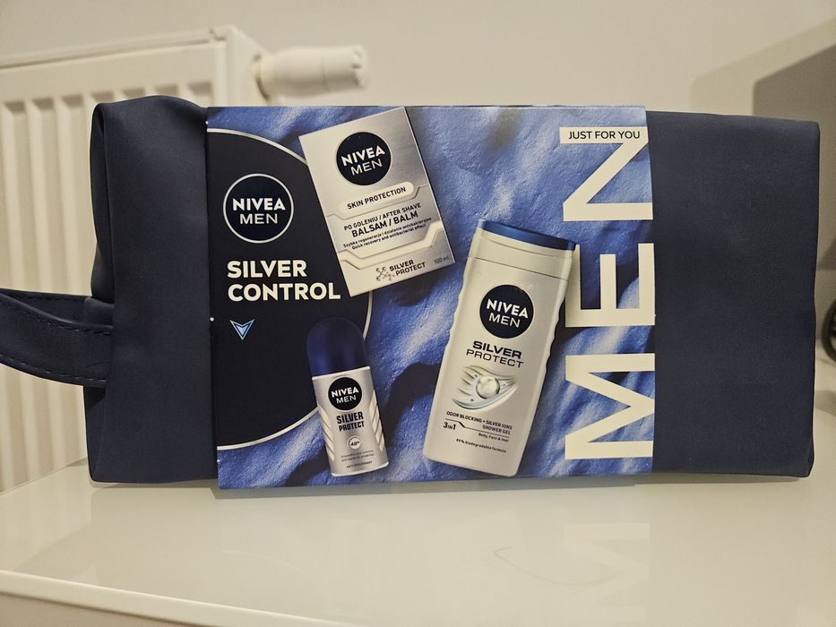 Zestaw kosmetyków dla mężczyzn Kosmetyczka Nivea MEN Silver Control