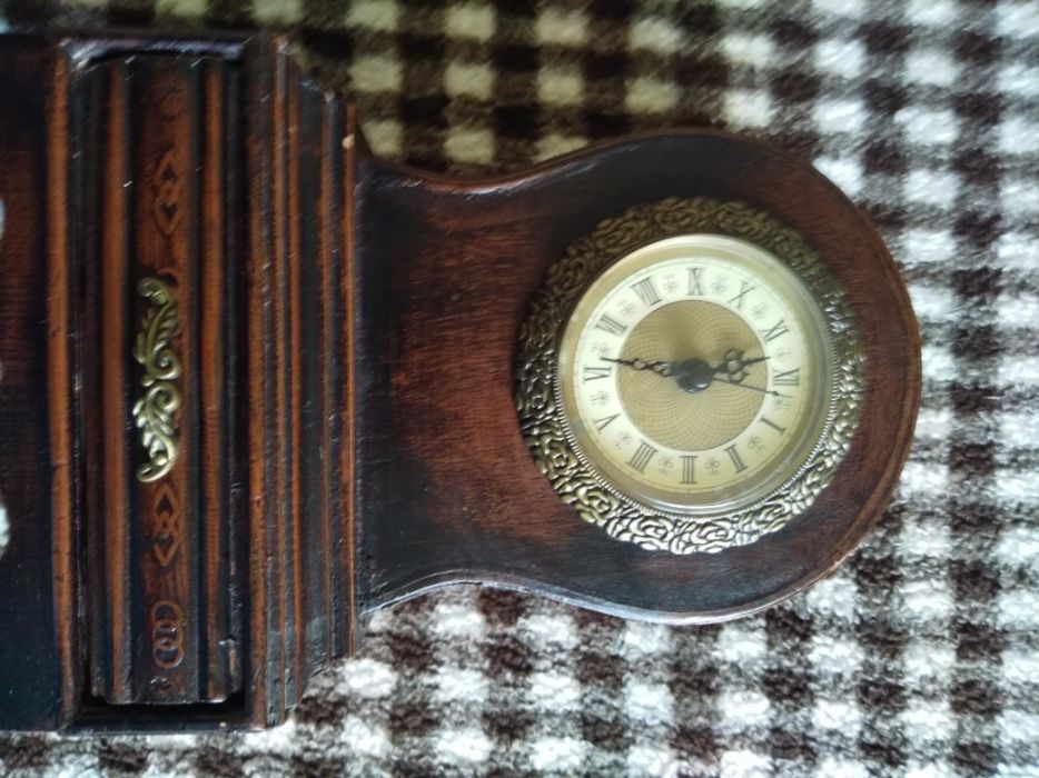 Relógio antigo em madeira com gaveta