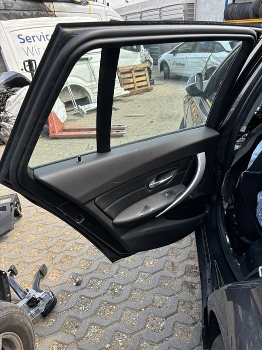 BMW 3 F31 drzwi lewy tył b39