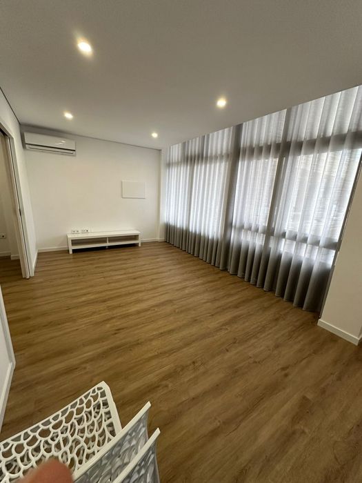 Apartamento T1 equipado com ar-condicionado figorífico