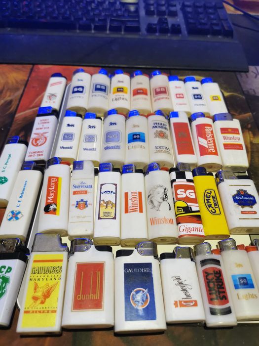 Coleção de isqueiros antigos