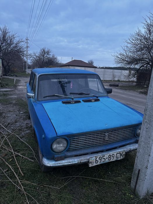 Машина ваз 210011