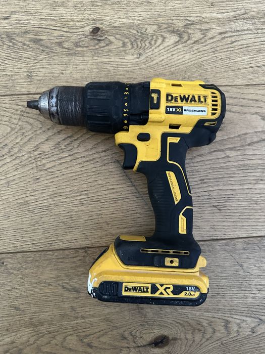 Шуруповерт Dewalt DCD778