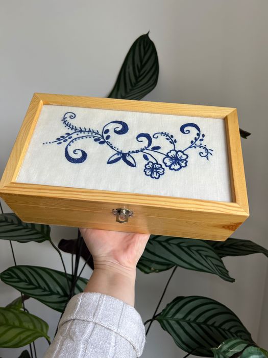Caixa madeira bordado guimaraes