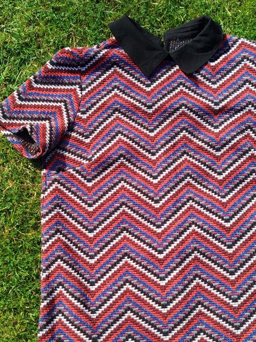 Sukienka z kołnierzykiem w kolorowe paski V by Very L 40