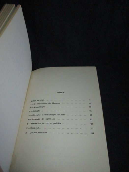 Livro A Criação de Hamsters C. F. Snow