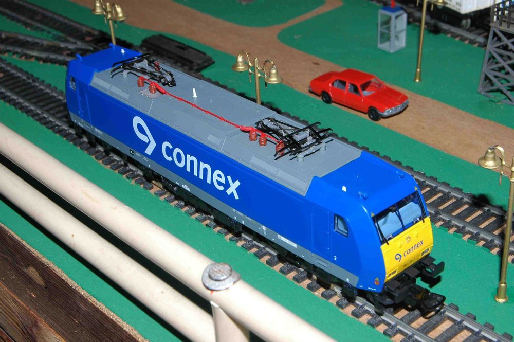 Locomotiva eléctrica BR-185 (CONNEX) PIKO HO
