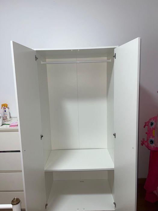 Guarda fato usado 65€ negociavel. Transporte por conta propia.