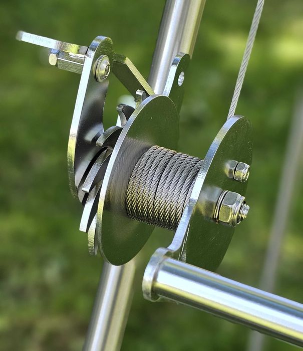 Grill nierdzewny trójnóg 225cm +2 ruszty 90 i 50cm + kołowrotek zestaw