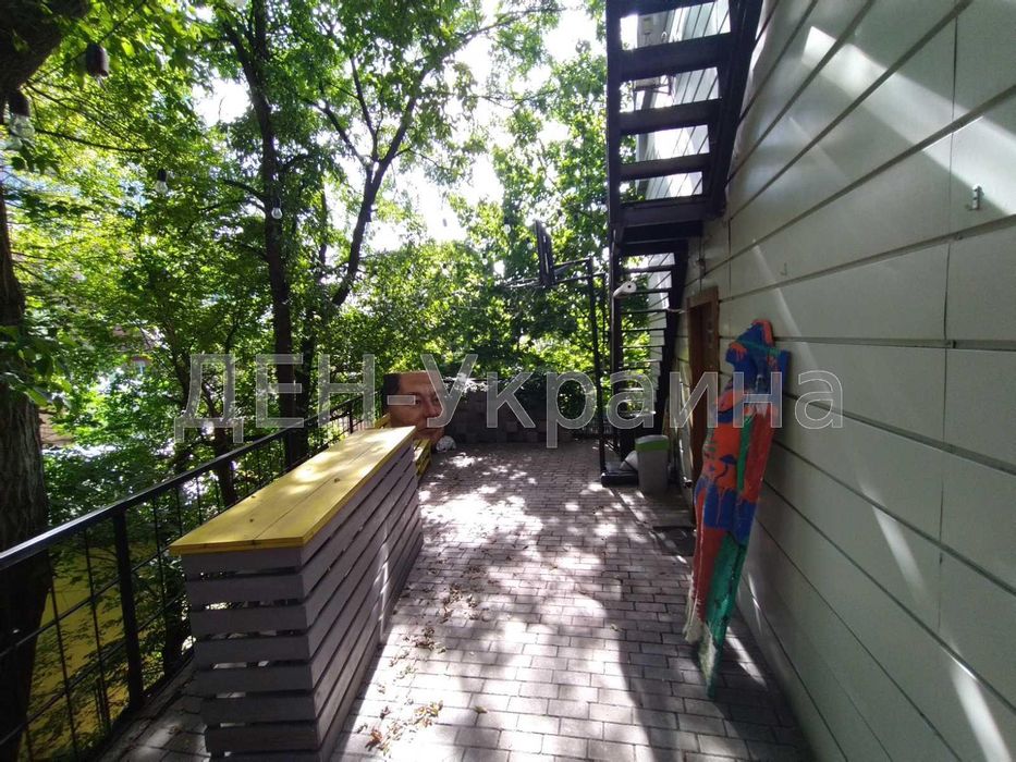 Оренда в центрі Києва офісу 70 кв.м. з ремонтом та своєю територією.