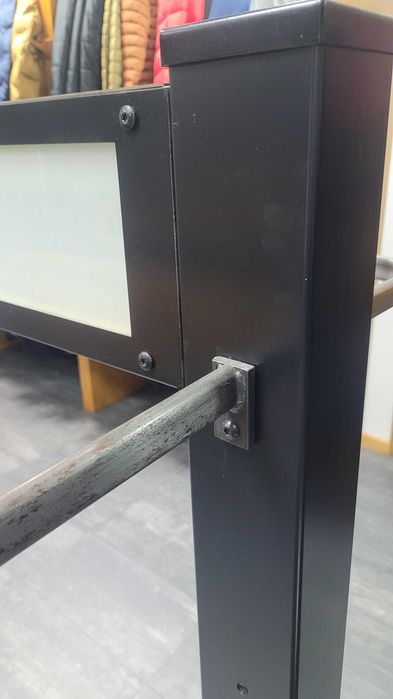 Expositor de ferro para pendurados