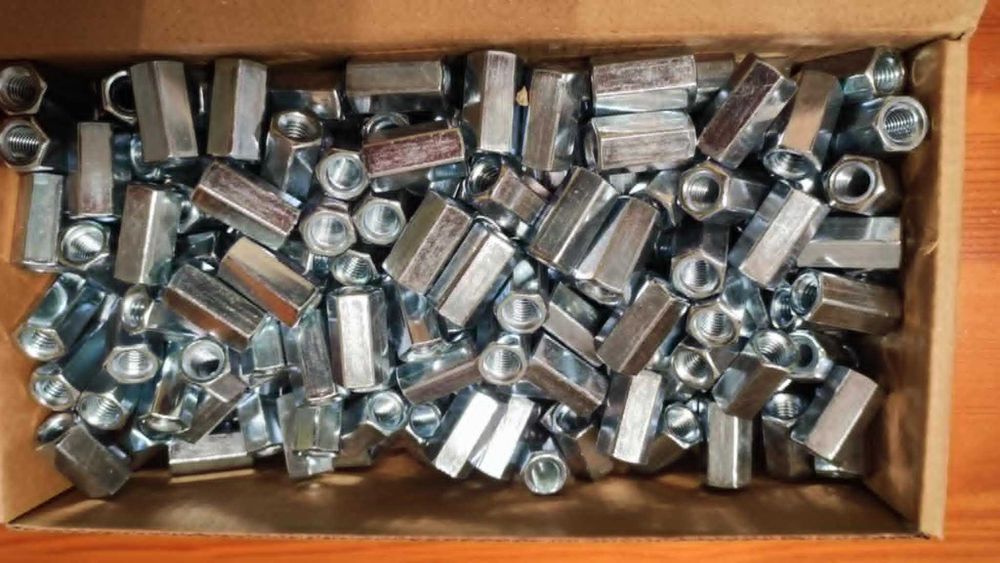 Nakrętka ,złączka ,tuleja gwintowana M8 do łączenia prętów gwint M8