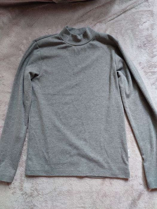 Сіра кофтинка дівоча