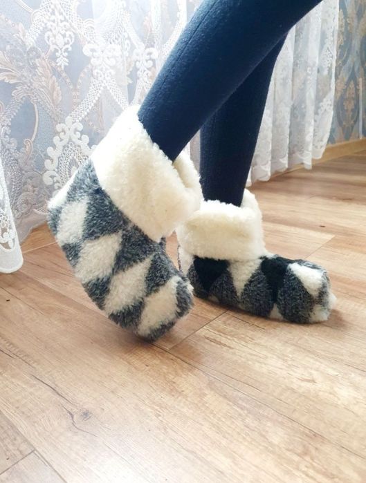 Теплі домашні чуні із овчини опт і роздріб