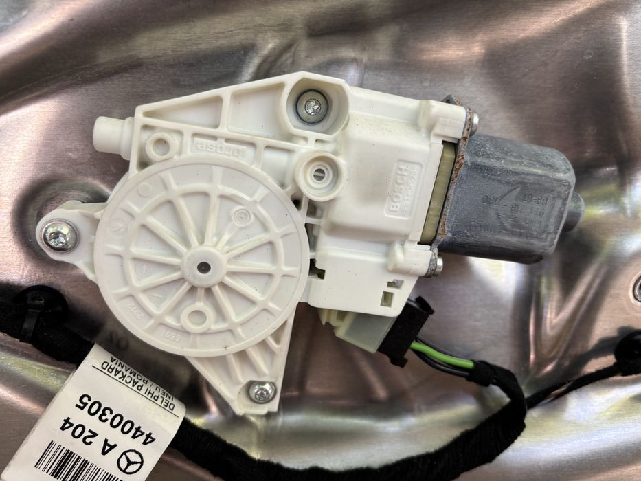 Переднє праве скло на Mercedes w204