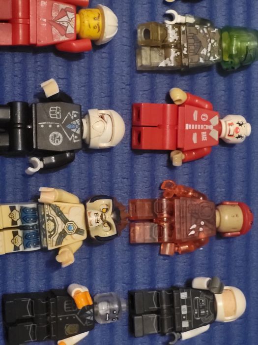 Zestaw figurek.  Lego I inne. 24 sztuki