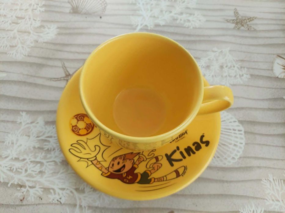 Conjunto de chávena grande e pires alusivo á equipa das QUINASUEFA 2004. 5€