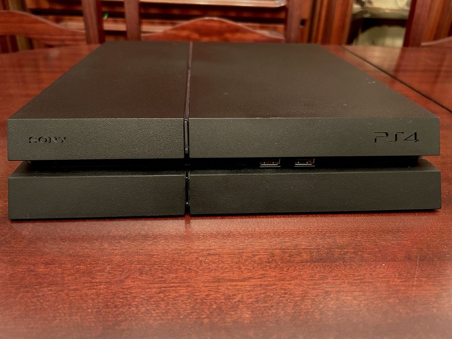PS4 FAT 1TB praticamente NOVA