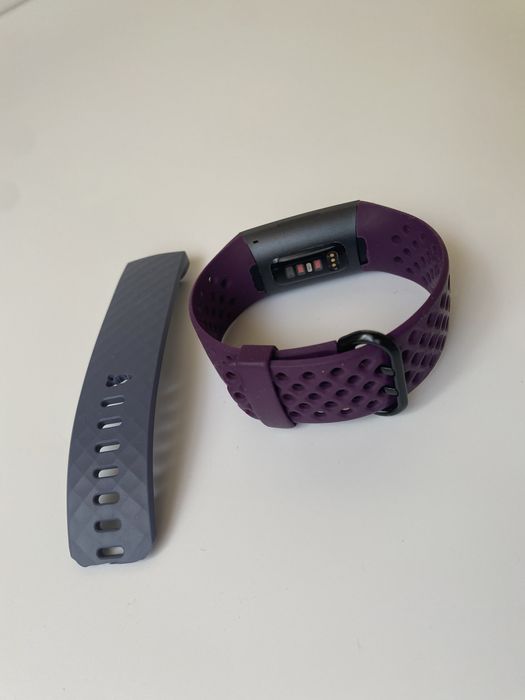 Фитнес-браслет Fitbit Charge 3