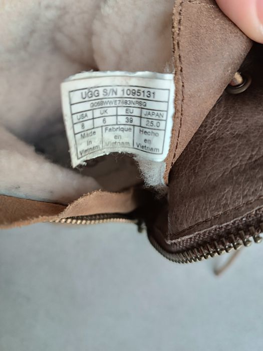 Buty zimowe skórzane śniegowce UGG 39