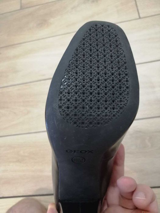 туфли женские на каблуке GEOX