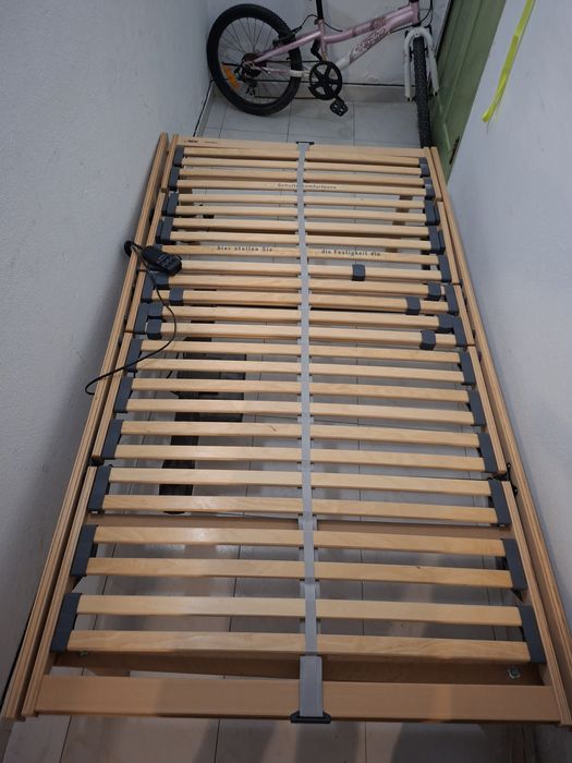 Cama articulada em ótimo estado