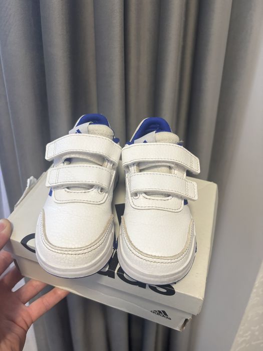 Красовки adidass 23.5 розмір,крокси next