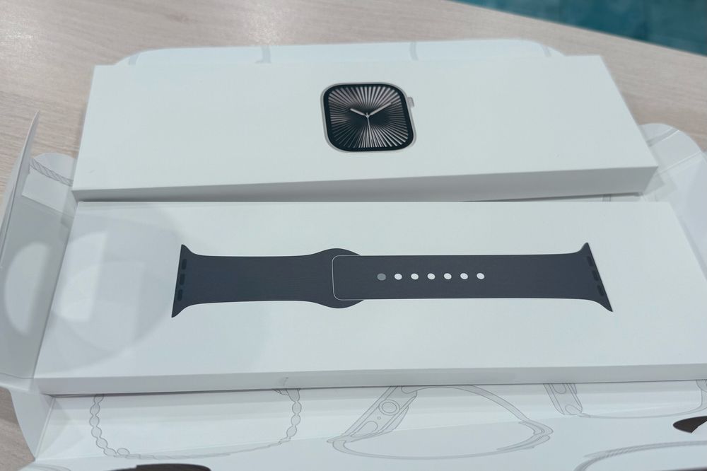 Apple watch 10 46mm Natural Titanium (open box)