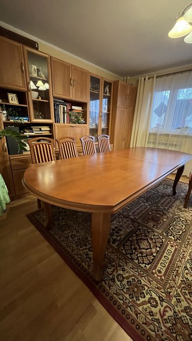 Duży stòł rozkładany, drewniany, w bardzo dobrym stanie!