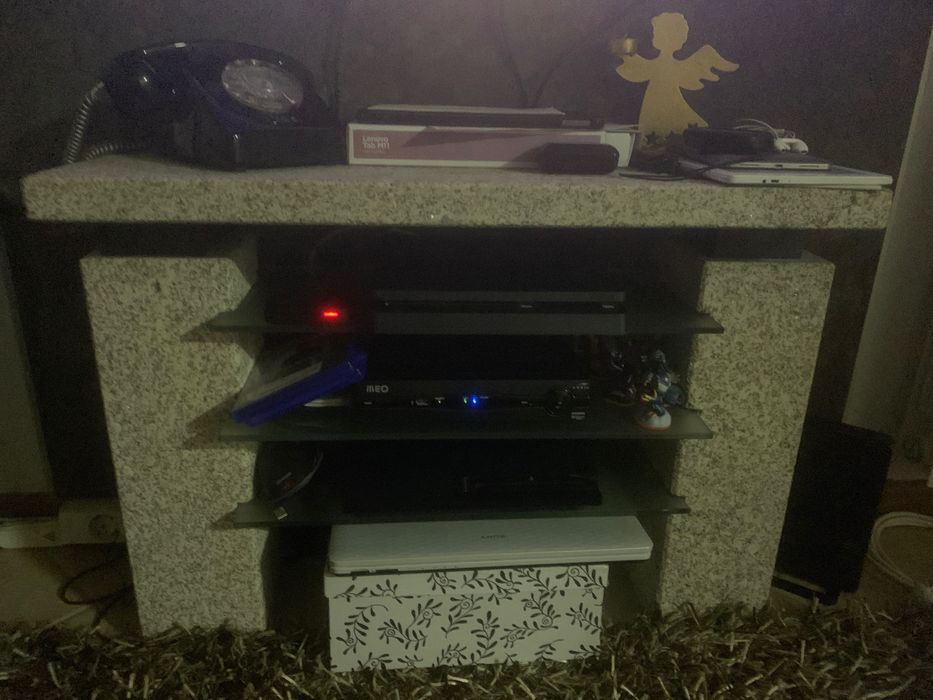 Móvel tv em pedra tosca