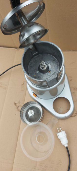 Соковитискач для цитрусових Macap P206 фрешниця Соковижималка