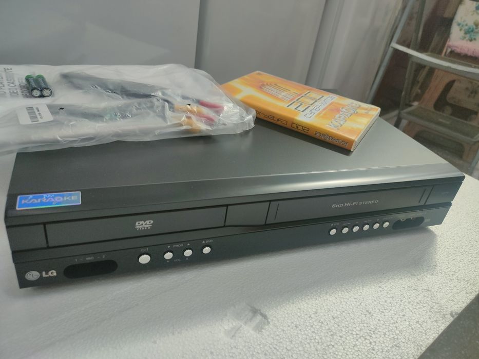 Karaoke DVD Player + VCR