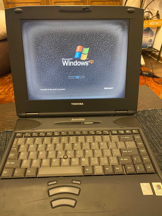 Laptop toshiba ps610z + 3 dyskietki 3,5 cala, Windows 98