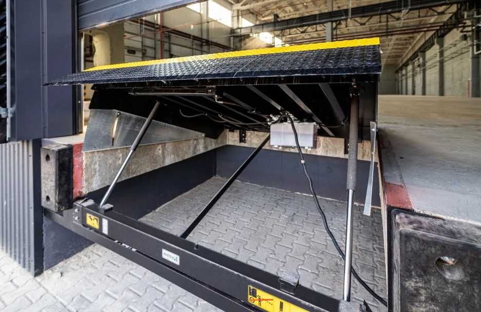 Урівнювальні платформи з поворотною апареллю (доклевелери)