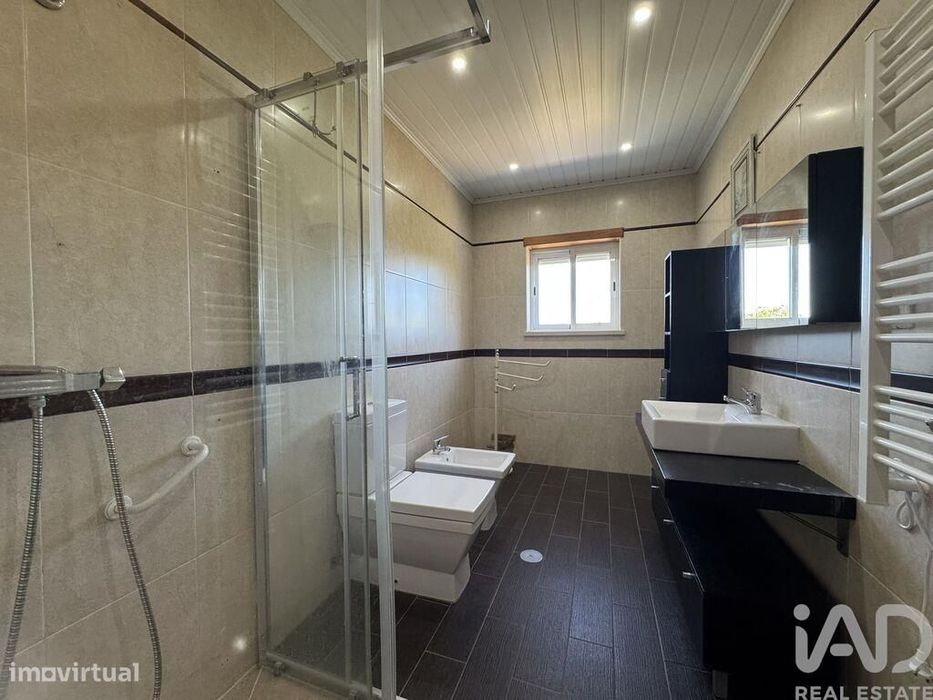 Moradia isolada T4 em Serra e Junceira de 204,5 m2
