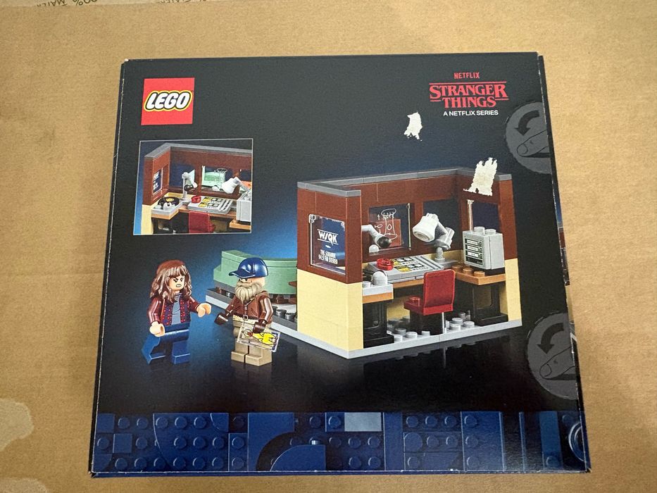 Lego Stranger Things Estação de Rádio WSQK