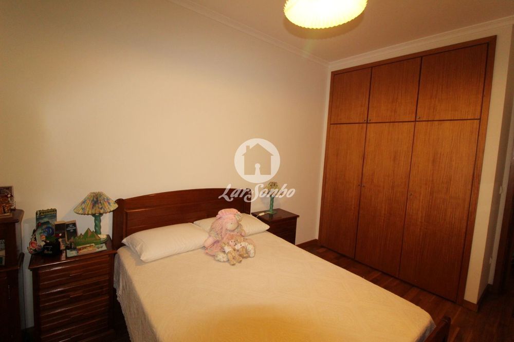 Quarto em pinho sem roupeiro