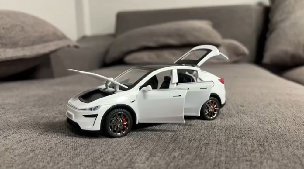 Іграшка дитяча Tesla model Y
