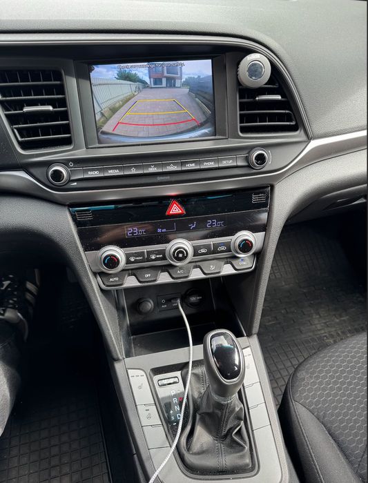 Автомобіль Hyundai Elantra 1.6 2019 рік