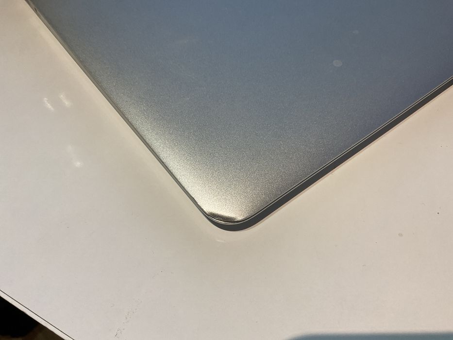 Macbook Air A1466 używany