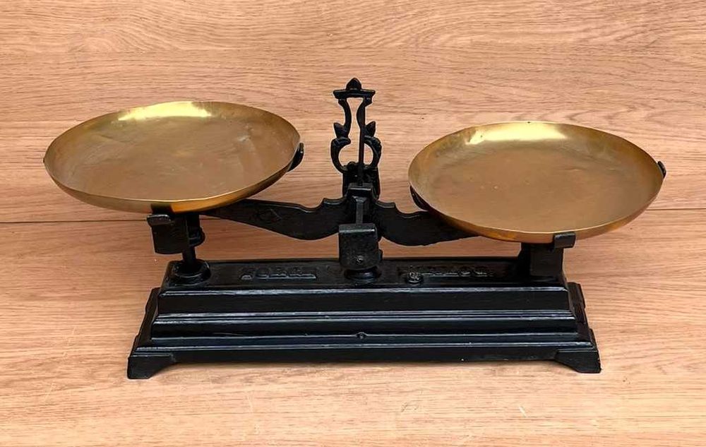 Balança de mesa antiga