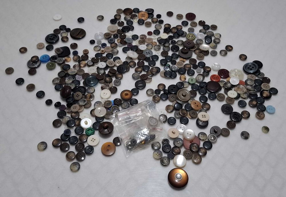 Guziki itp. duży zestaw, mix, 280g (Guzik)