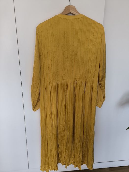 Vestido em seda amarelo torrado