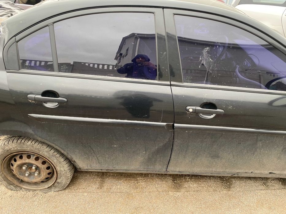 дверь задняя  передня HYUNDAI ACCENT 2006-2010 хундай акцент