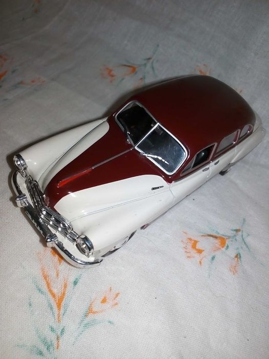 DeAgostini 1:43 Масштабная модель автомобиля ГАЗ-12 «ЗиМ» (1950)