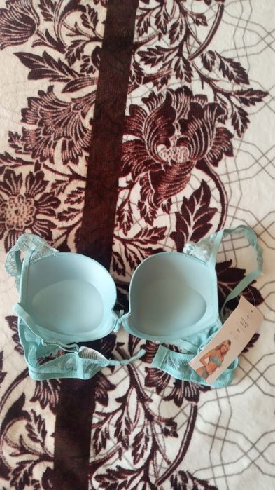 Бюстгалтер жіночий