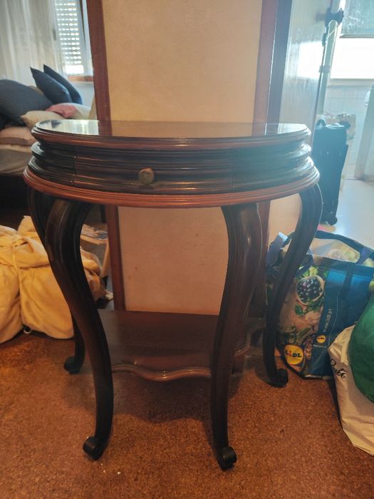 Aparador em madeira maciça